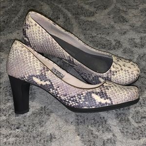 Snakeskin heels size 7.5 - never worn